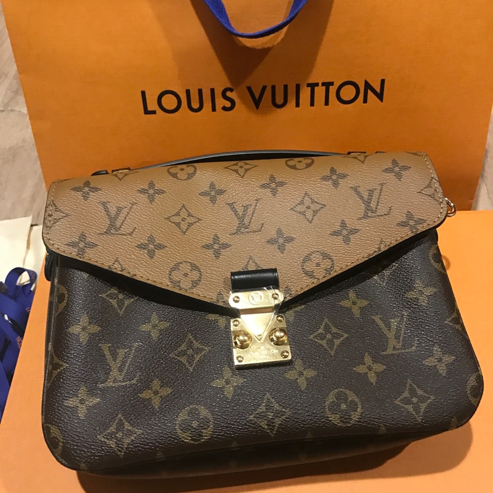 Louis Vuitton Pochette Metis Reverse Canvas